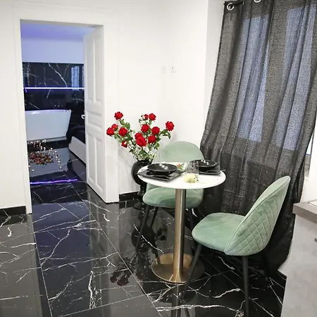 The Marble House בארי